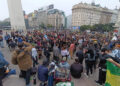 Fanáticos del Indio Solari convocaron a un banderazo en el Obelisco.