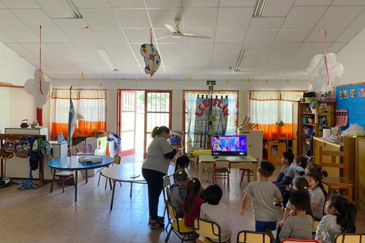 Por la baja natalidad, el jardín de infantes podría alcanzar cobertura total en 2027 Aunque la sala de 5 ya está casi universalizada, solo el 58% de los niños y niñas de 3 años asiste al sistema educativo formal en Argentina.