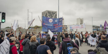 La Provincia convocó a judiciales y al TSJ para avanzar en una negociación Judiciales se movilizaron frente al Centro Cívico en reclamo de mejoras salariales.