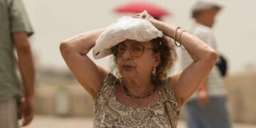 La intensa ola de calor que afectó a gran parte de Europa dejó al menos 212 muertos en España en apenas cuatro días y provocó un aumento de la mortalidad en Francia, donde las temperaturas alcanzaron niveles récord para el mes de junio.