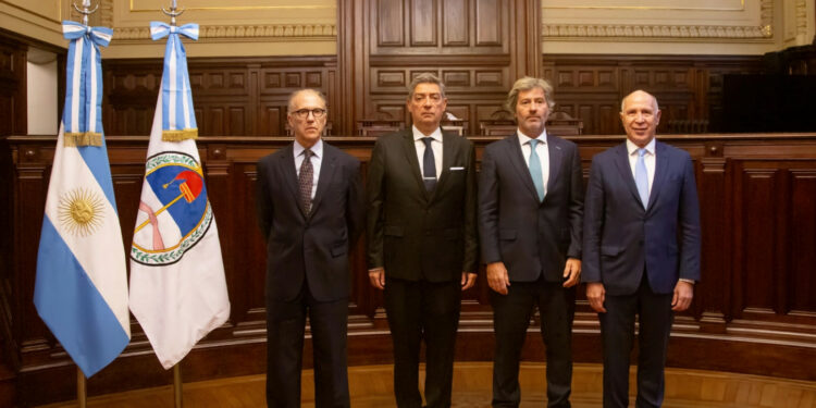 Juan Bautista Mahiques con los jueces de la Corte Suprema de Justicia de la Nación: Horacio Rosatti, Carlos Rosenkrantz y Ricardo Lorenzetti.