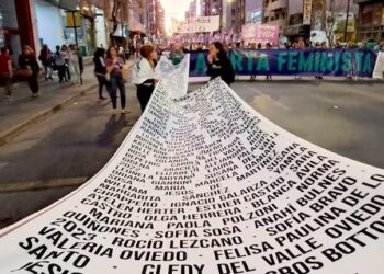 La marcha de Ni Una Menos en las calles de Córdoba durante 2023.