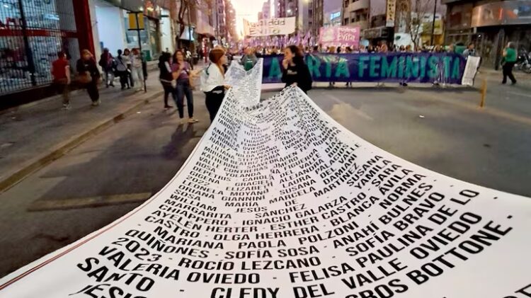 La marcha de Ni Una Menos en las calles de Córdoba durante 2023.