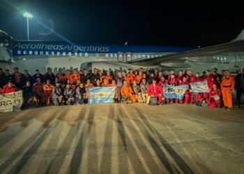 Rescatistas argentinos ya trabajan en Venezuela tras los terremotos