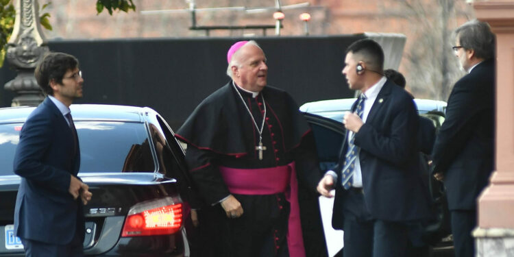 El presidente Javier Milei recibó esta tarde las cartas credenciales del nuncio apostólico de la Santa Sede, Michael Wallace Banach.