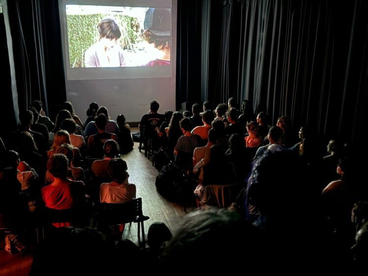 Discart continúa su ciclo de cine Las proyecciones están pensadas como un punto de encuentro entre las obras, sus creadores y el público, con el objetivo de fortalecer una red de cineastas, artistas, intérpretes y trabajadores del campo audiovisual.
