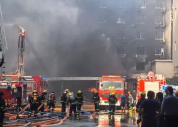 Al menos 28 personas murieron en un incendio en una fábrica de zapatos en China