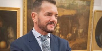 Alejandor Nimo, quien era el consejero y cónsul general de Argentina ante España.