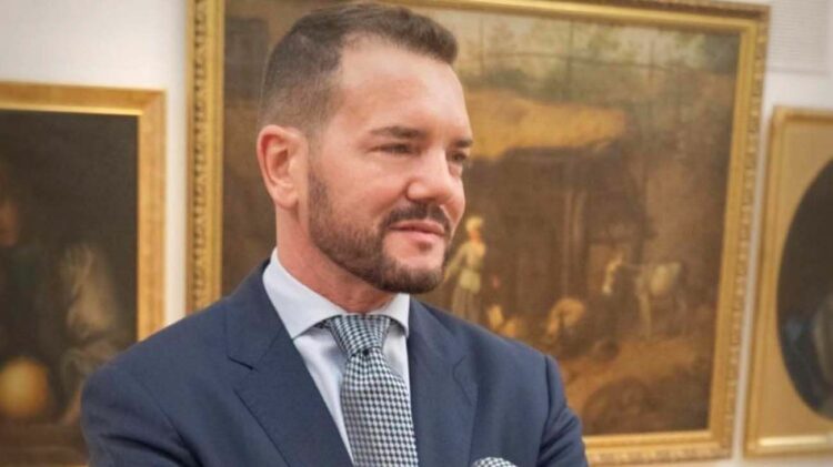 Alejandor Nimo, quien era el consejero y cónsul general de Argentina ante España.