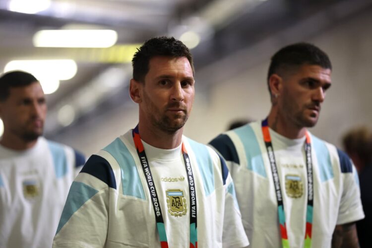 Argentina busca el pase a la semifinal ante Suiza Lionel Messi, en el ingreso al Arrowhead Stadium.