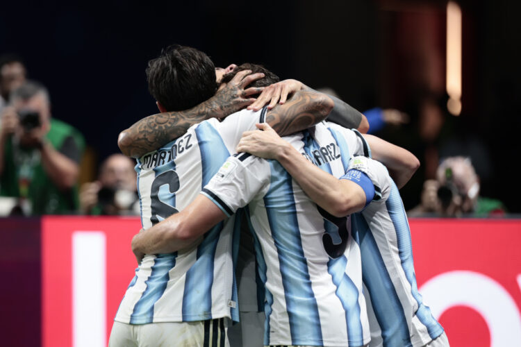 Argentina enfrenta a Suiza y Los Pumas buscan recuperarse en San Juan El abrazo argentino en el triunfo agónico ante Egipto.