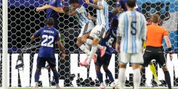 Argentina pasó por todos los estados de ánimo y eliminó con sufrimiento a Cabo Verde