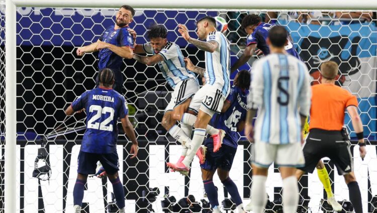 Cuando todo parecía destinarse a los penales, Messi encontró la cabeza de Cristian Romero para el gol más emotivo del partido.