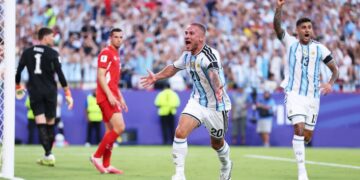 Argentina pega en el arranque y derrota 1-0 a Suiza