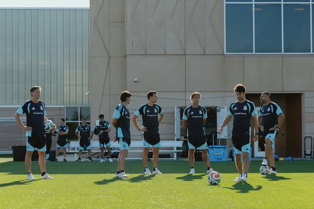 Argentina prepara el choque con Suiza y Scaloni podría meter mano en el once