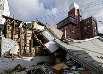 Aumentan a 34 los fallecidos por el fuerte terremoto en Japón