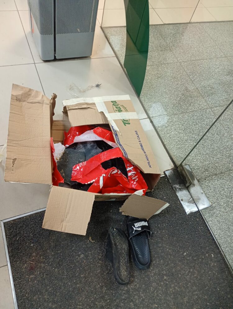 Activaron un operativo por una caja sospechosa en un banco de barrio Ejército Argentino