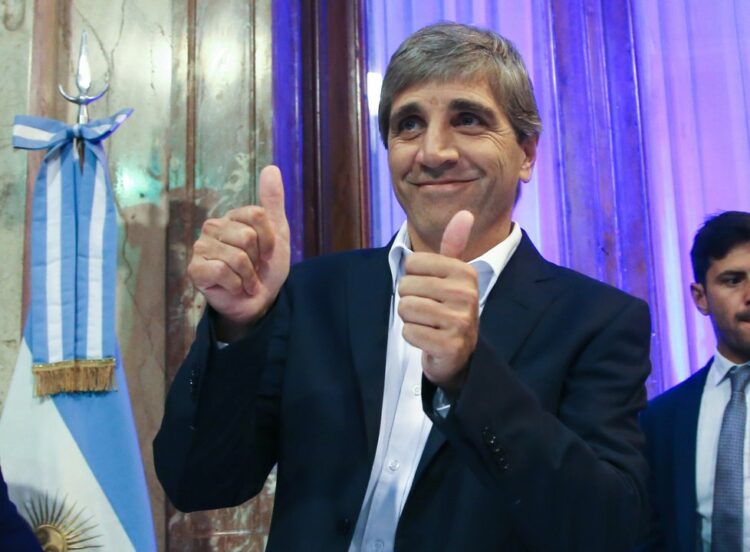 Caputo anunció un nuevo bono en dólares para el mercado local Bono