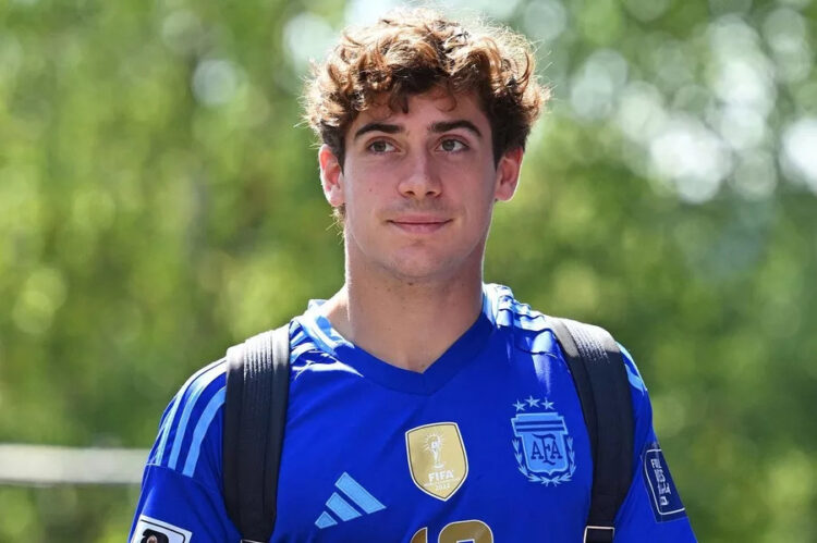 Colapinto en el Gran Premio de Bélgica: cronograma del fin de semana El argentino llegó el circuito belga con la camiseta de la selección argentina.