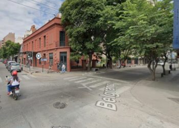 El corte total será en calle Belgrano, entre Fructuoso Rivera y Achával Rodríguez, debido a trabajos de mantenimiento de la red cloacal.Imagen: Google Maps.