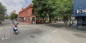 El corte total será en calle Belgrano, entre Fructuoso Rivera y Achával Rodríguez, debido a trabajos de mantenimiento de la red cloacal.Imagen: Google Maps.