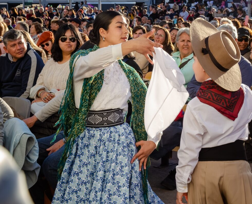 El folklore copó la Próspero Molina en el inicio del Cosquín de Peñas El folklore copó la Próspero Molina en el inicio del Cosquín de Peñas