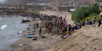 Crisis migratoria: miles personas ingresaron desde Marruecos a la ciudad española de Ceuta Crisis migratoria: miles personas ingresaron desde Marruecos a la ciudad española de Ceuta