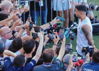 Cristian Romero dialogó con los medios presentes en zona mixta del entrenamiento