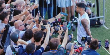 Cristian Romero dialogó con los medios presentes en zona mixta del entrenamiento