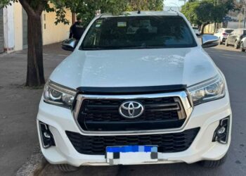 Detuvieron a tres personas y recuperaron una camioneta sustraída