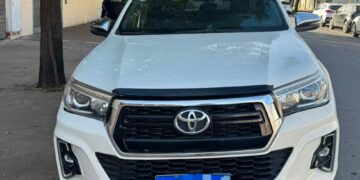 Detuvieron a tres personas y recuperaron una camioneta sustraída