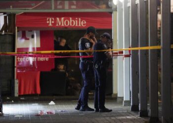 Dos ataques sacuden a Estados Unidos y Francia: muertos en Seattle y heridos en París