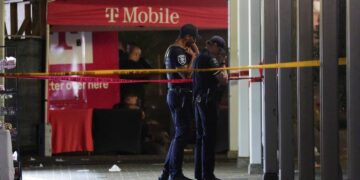 Dos ataques sacuden a Estados Unidos y Francia: muertos en Seattle y heridos en París