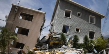Terremoto en Venezuela: ya rescataron a más de 6.400 personas y continúa la búsqueda Edificio derrumbado en La Guaira.