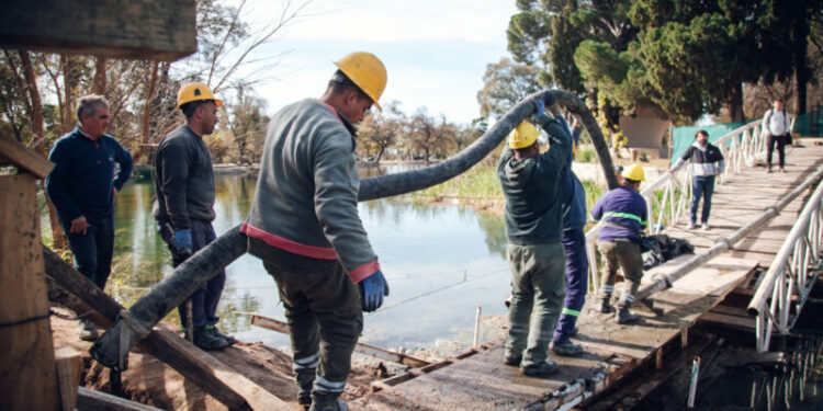 El Parque Sarmiento recupera su puente entre la Isla Encantada y la Crisol El Parque Sarmiento recupera su puente entre la Isla Encantada y la Crisol