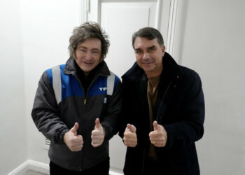 El Presidente Javier Milei con Flavio Bolsonaro.