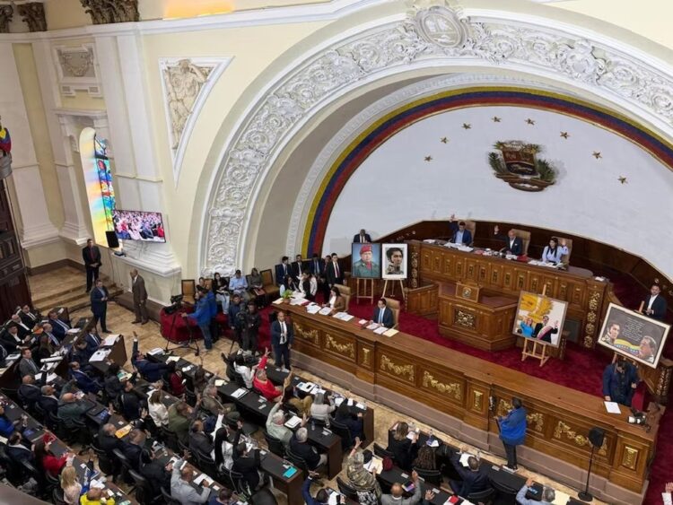 El acuerdo entre el Gobierno venezolano y representantes de la oposición busca abrir una nueva etapa política, aunque persisten cuestionamientos sobre la legitimidad de las autoridades y la confianza en el proceso.