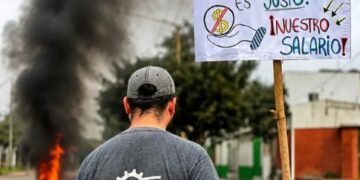 El cierre de empresas y los despidos ponen límites al optimismo oficial