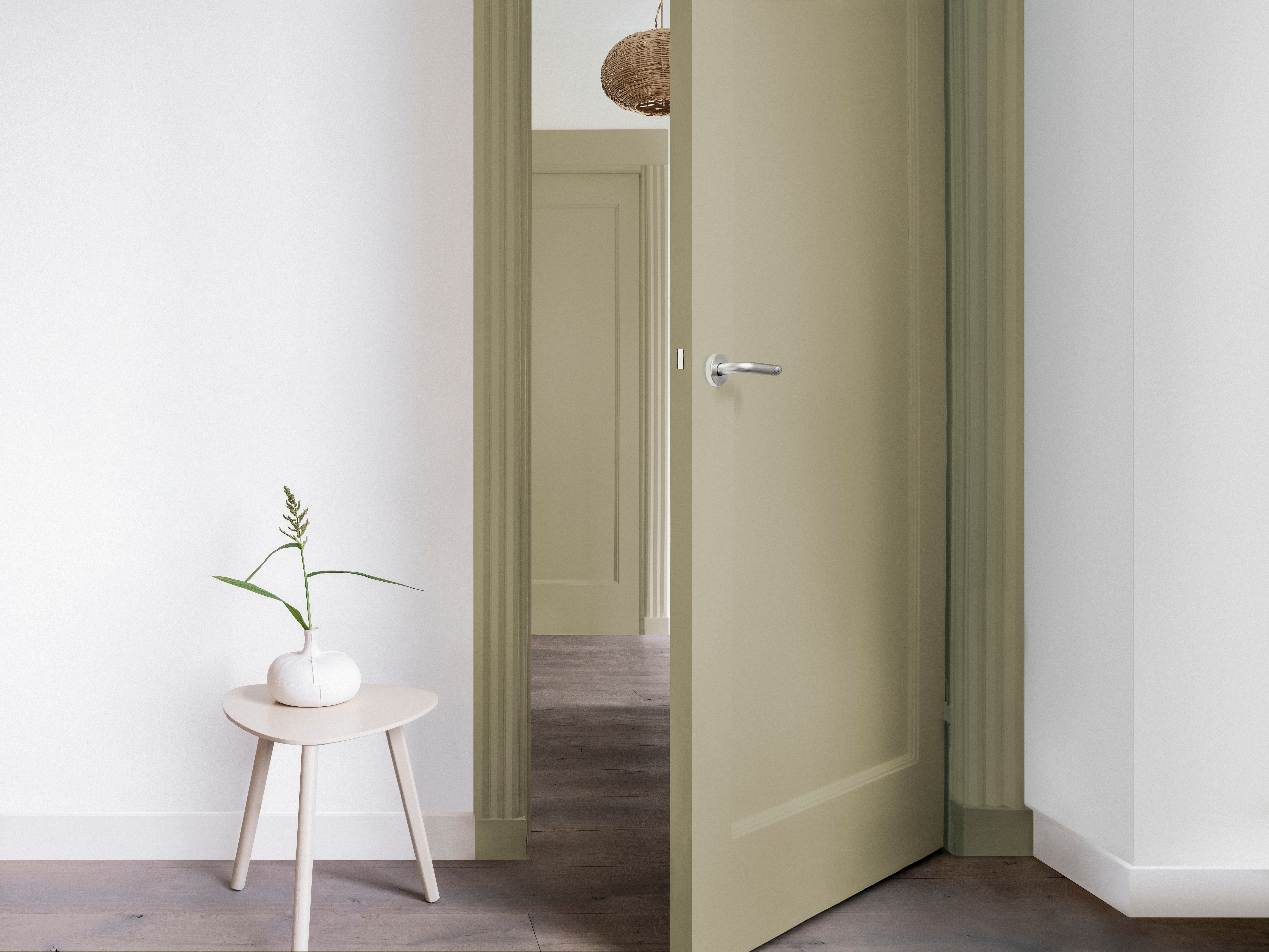Cuando el color entra por la puerta El color puede realzar la arquitectura, marcar el carácter de un ambiente o integrarse como una pincelada en un espacio neutro