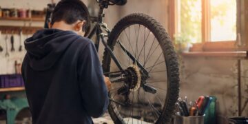 Buscan una familia para Dilan, un adolescente de 13 años que espera ser adoptado Él es un adolescente de corazón cálido que disfruta el deporte y pone mucho esfuerzo en aprender.