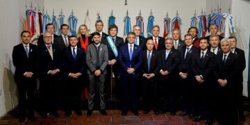 El presidente Javier Milei junto a los gobernadores aliados.