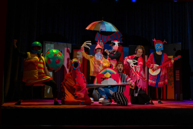 En el marco del Mes de las Infancias, el Elenco Municipal de Danza Teatro presenta una nueva función de TA TI TE Imaginate, una obra atravesada por el juego y la imaginación.