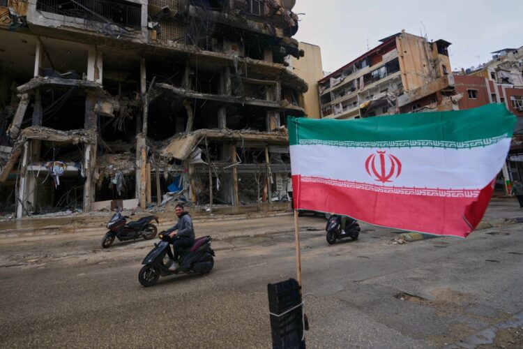 EE.UU. destruyó 140 objetivos militares e Irán lanzó misiles a países del Golfo.