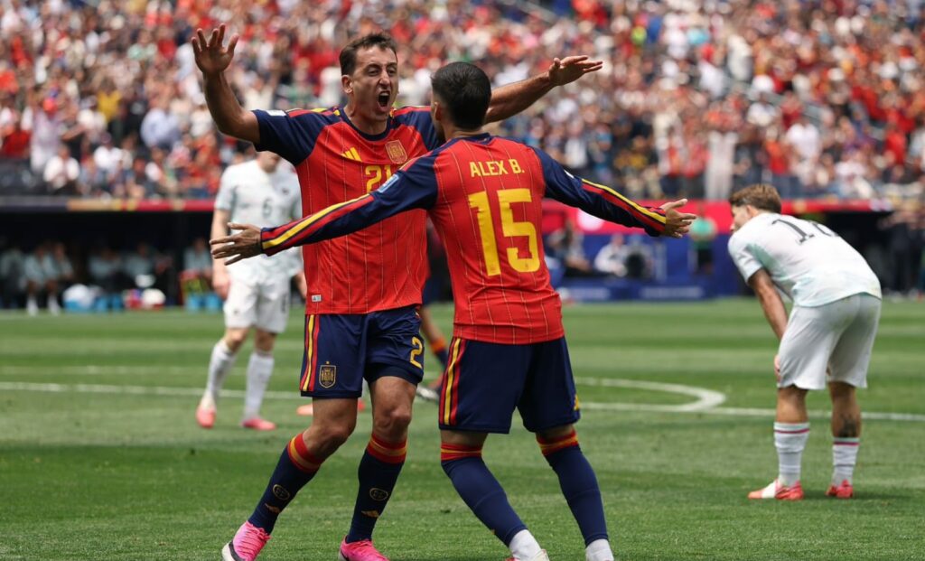 España firmó su candidatura: goleó a Austria y está en octavos de final España firmó su candidatura: goleó a Austria y está en octavos de final