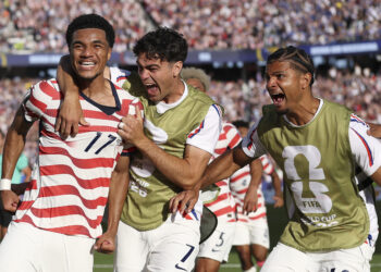 Estados Unidos eliminó a Bosnia con uno menos y enfrentará a Bélgica en octavos Estados Unidos eliminó a Bosnia con uno menos y enfrentará a Bélgica en octavos