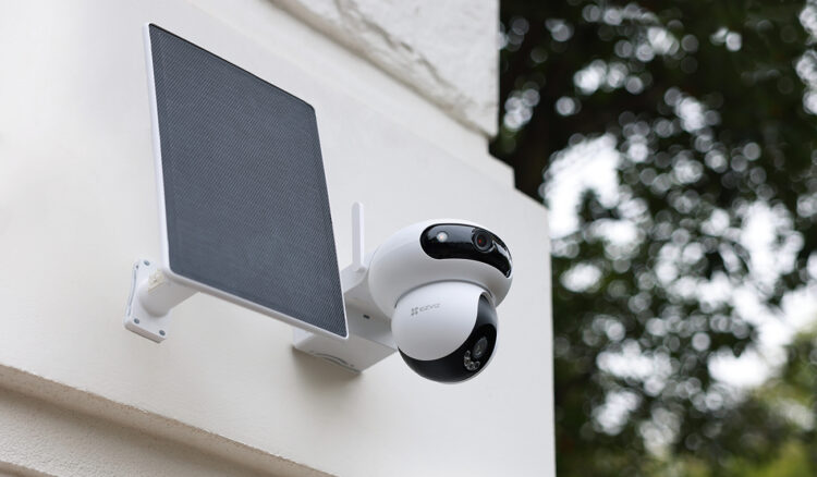 Vacaciones de invierno seguras: cómo proteger la casa con tecnología inteligente Las cámaras para exteriores combinan doble lente y alimentación solar.