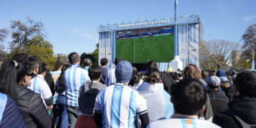 Nosotros, los hinchas argentinos.