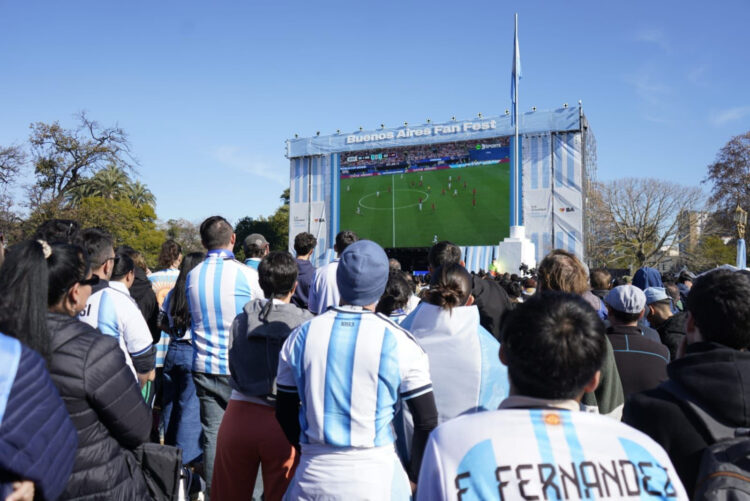 Difíciles de querer: cuando la identidad deja de construir puentes Nosotros, los hinchas argentinos.
