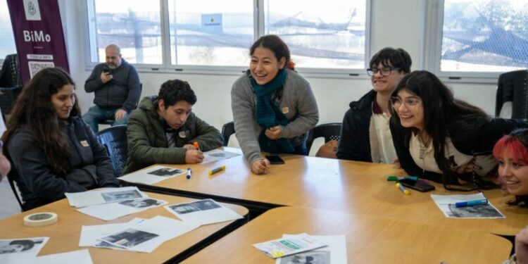 Más de 380 estudiantes de sexto año participaron de las primeras jornadas de “Proyectate en la Universidad”, una propuesta que acerca opciones de educación superior y formación para el empleo en los Parques Educativos de la ciudad.