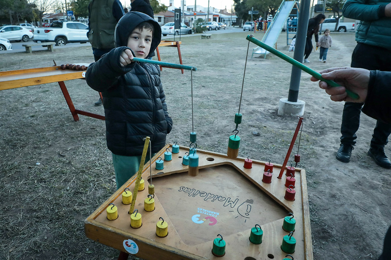 La plaza de Bº Industrial Oeste ya cuenta con nuevo sistema de iluminación LED y será puesta en valor La plaza de Bº Industrial Oeste ya cuenta con nuevo sistema de iluminación LED y será puesta en valor